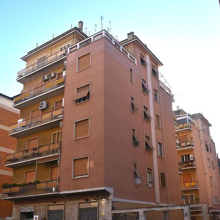 Tia Tourist Apartment Рим Экстерьер фото